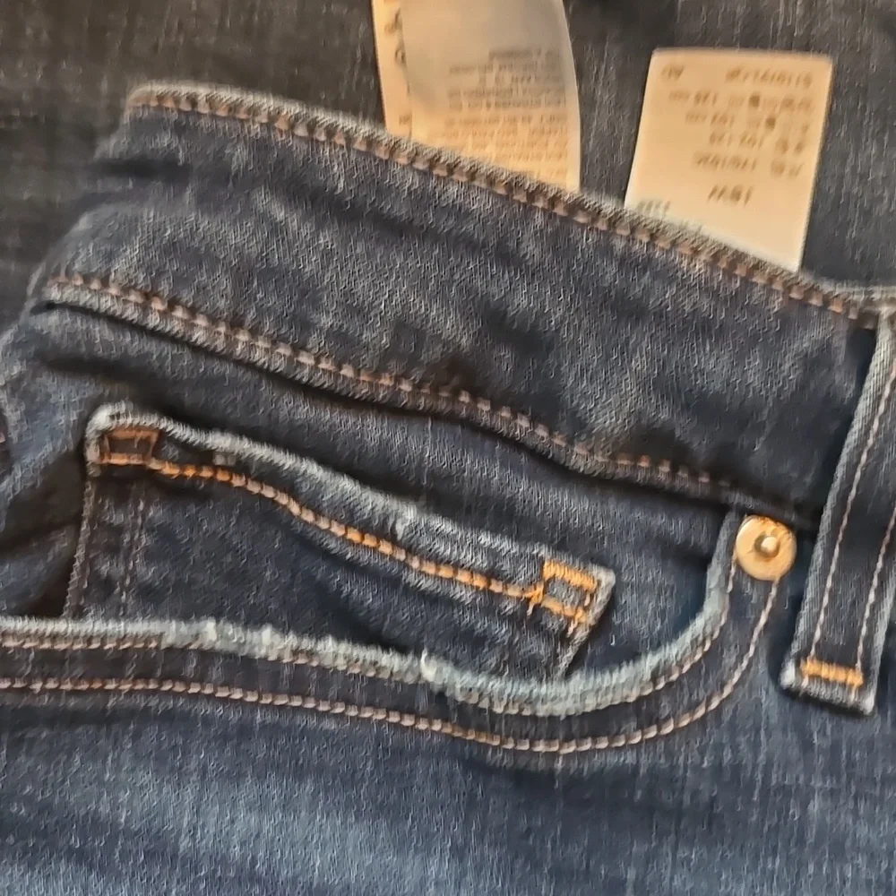 Dark Blue Denim Shorts. 18W Levis Shorts, Great Used Condition - Picture 2 of 7